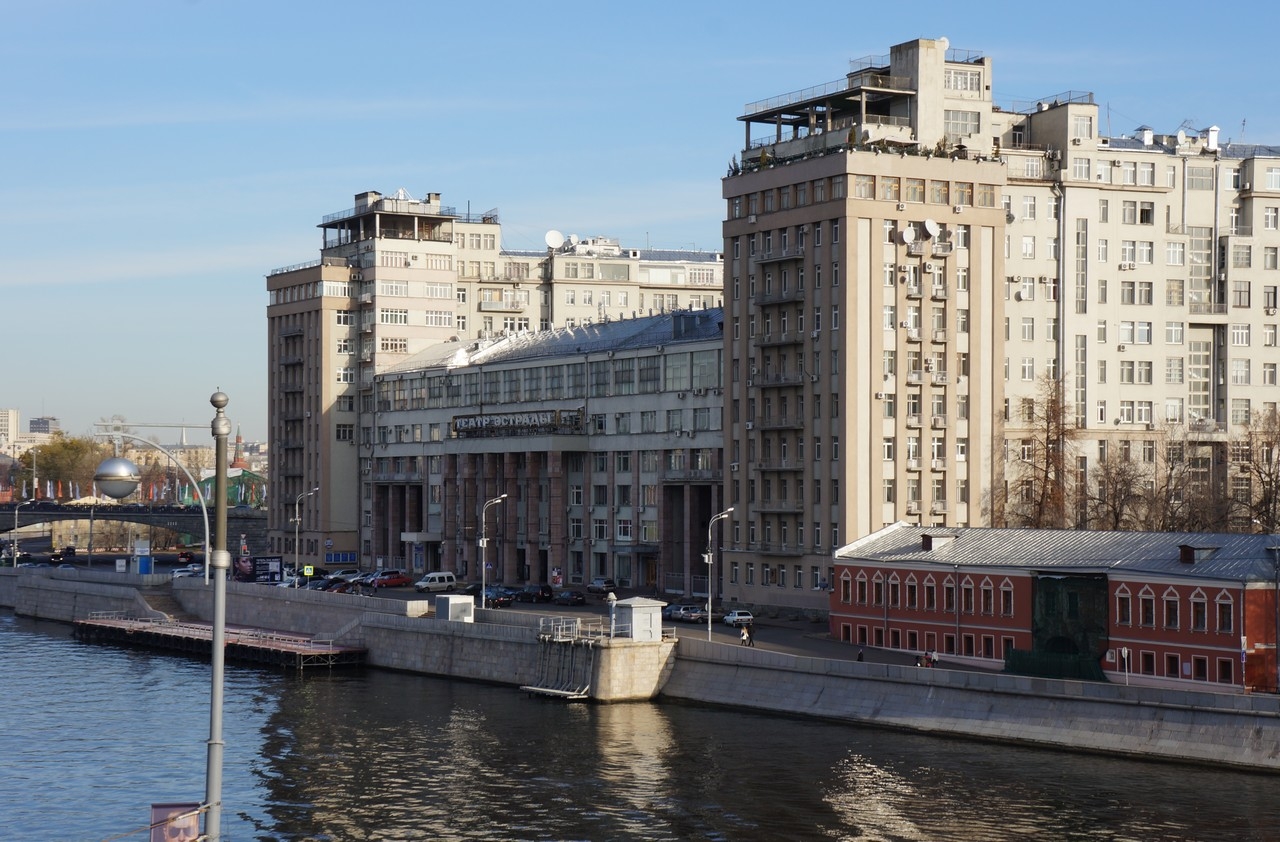 Дом на набережной в Москве Берсеневской набережной